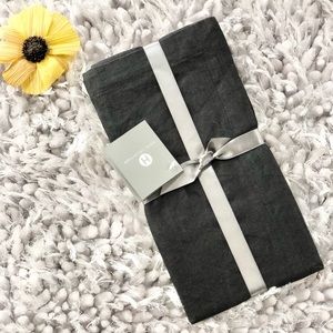 New with tags Hotel Collection Linen Napkins 2pk